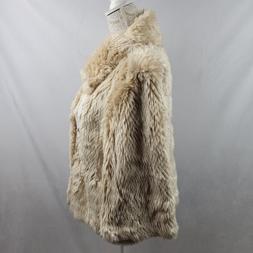 Tahari teddy bear bow faux fur tan coat - Picture 3 of 5